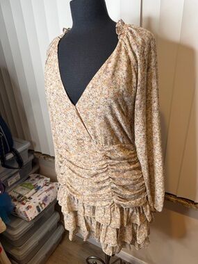 Sweet Lemon Floral Neutral Beige V-Neck Ruffled Dress Size Large
